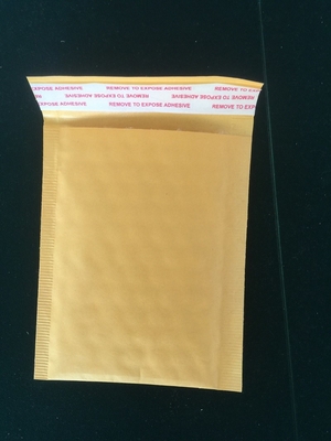 5x7 η κόκκινη στενή φυσαλίδα Mailer εγγράφου της Kraft που γεμίζεται τυλίγει την προστατευτική συσκευασία